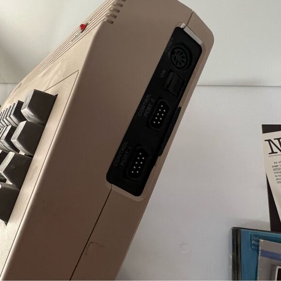 Boxed Commodore 64 computer - Picture 7 of 7